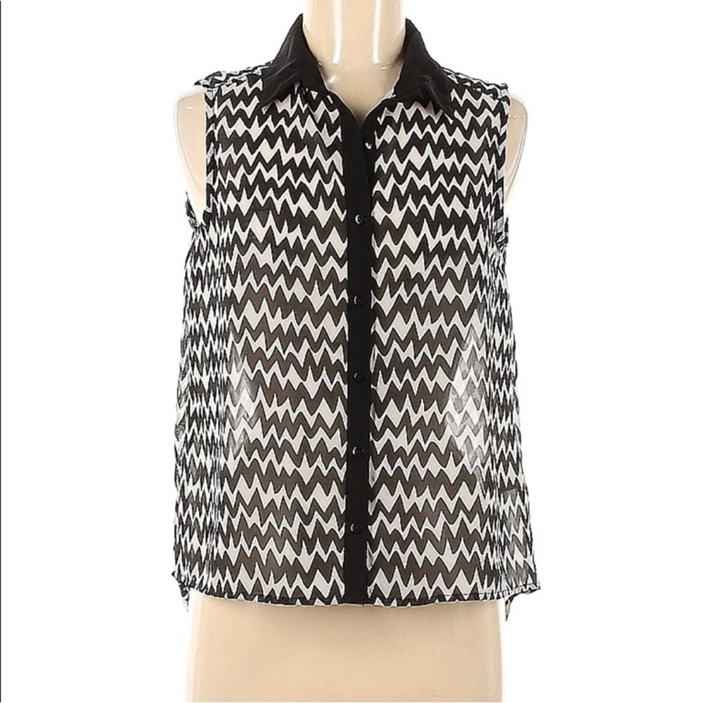 Truth NYC Chevron Sleeveless Hi-Low Blouse
Size Medium